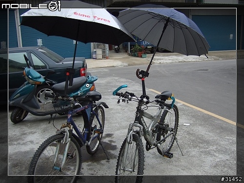婆婆媽媽一起來,好用的「腳踏車雨傘支撐架」