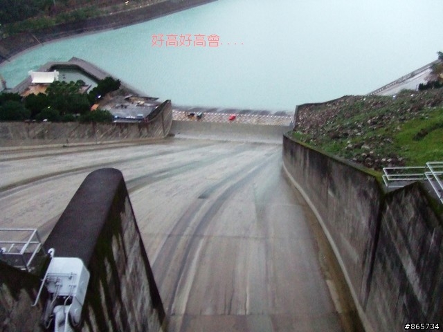 麥可 一隻腳完成石門水庫之旅