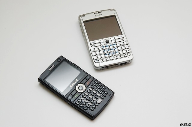 Qwerty手機評比 - SAMSUNG i608 V.S NOKIA E61