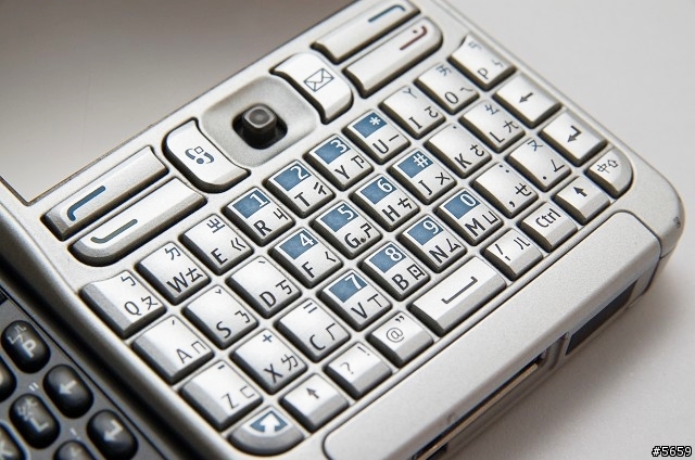 Qwerty手機評比 - SAMSUNG i608 V.S NOKIA E61