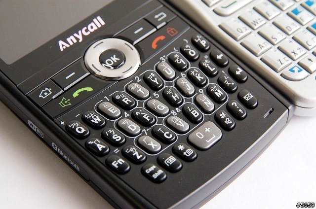 Qwerty手機評比 - SAMSUNG i608 V.S NOKIA E61