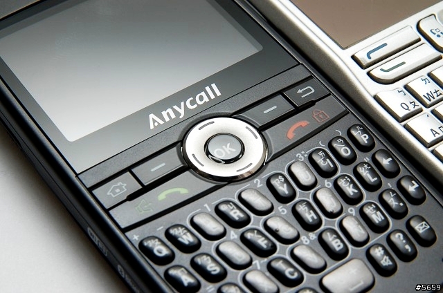 Qwerty手機評比 - SAMSUNG i608 V.S NOKIA E61