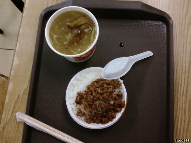 大同區:雙連街/錦西街口的上海脆皮臭豆腐(算好吃)+滿庭香魯肉飯(50年老店)