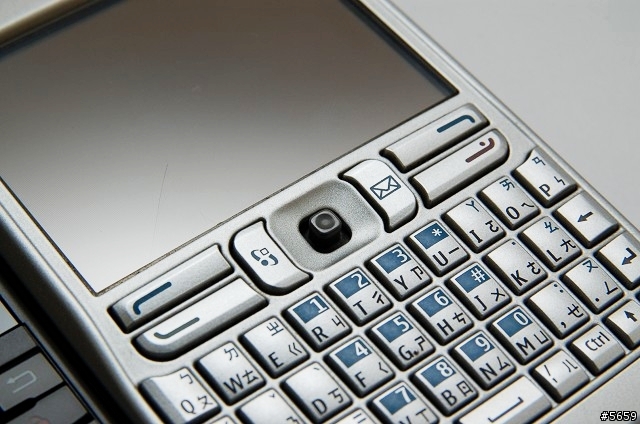 Qwerty手機評比 - SAMSUNG i608 V.S NOKIA E61
