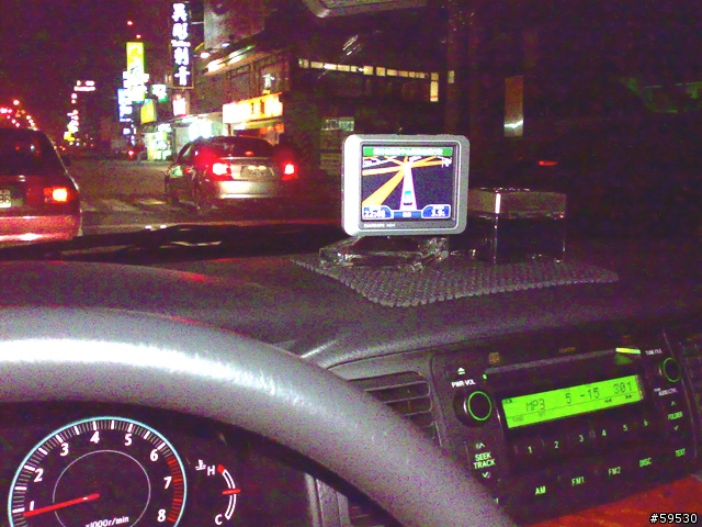 窮人的固定座....Garmin nuvi 200..........+第一次上路時機操作感想 .....