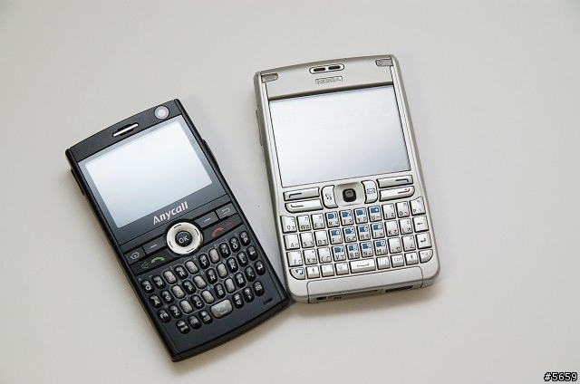 Qwerty手機評比 - SAMSUNG i608 V.S NOKIA E61