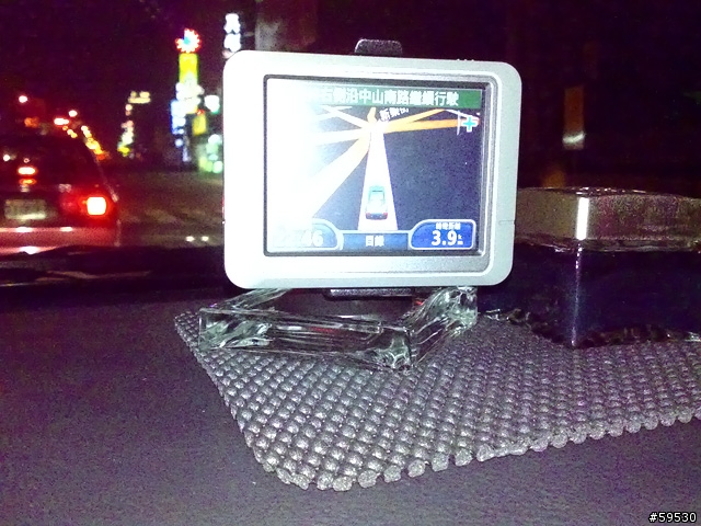 窮人的固定座....Garmin nuvi 200..........+第一次上路時機操作感想 .....
