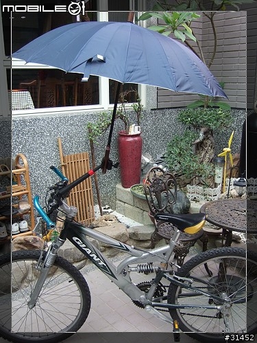 婆婆媽媽一起來,好用的「腳踏車雨傘支撐架」