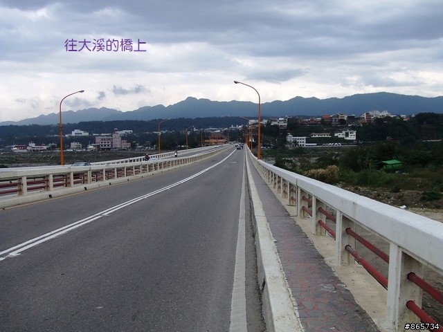 麥可 一隻腳完成石門水庫之旅