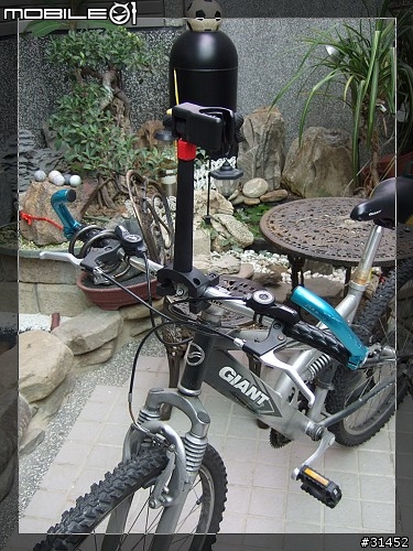 婆婆媽媽一起來,好用的「腳踏車雨傘支撐架」