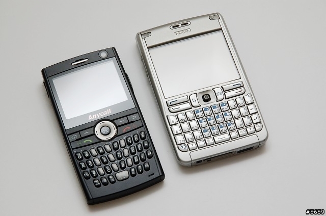 Qwerty手機評比 - SAMSUNG i608 V.S NOKIA E61