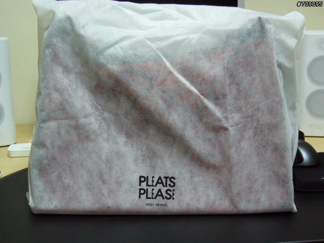 結婚紀念日老公送的禮物~ISSEY MIYAKE(PLEATS PLEASE) 紅色霹啵包~