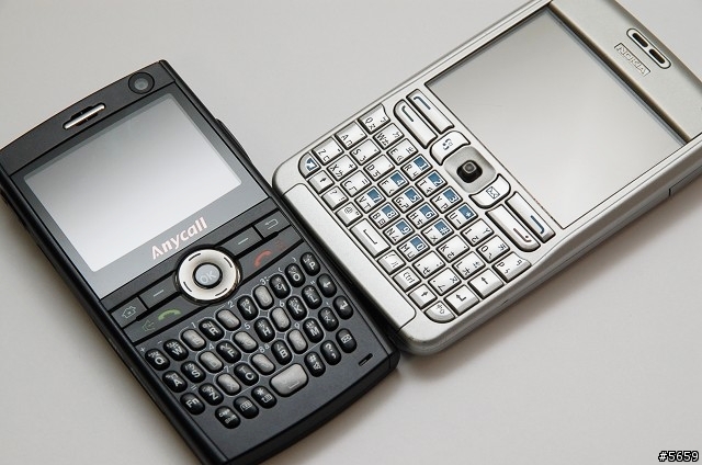 Qwerty手機評比 - SAMSUNG i608 V.S NOKIA E61