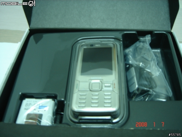 Titanium/White Nokia N82開箱快樂分享照