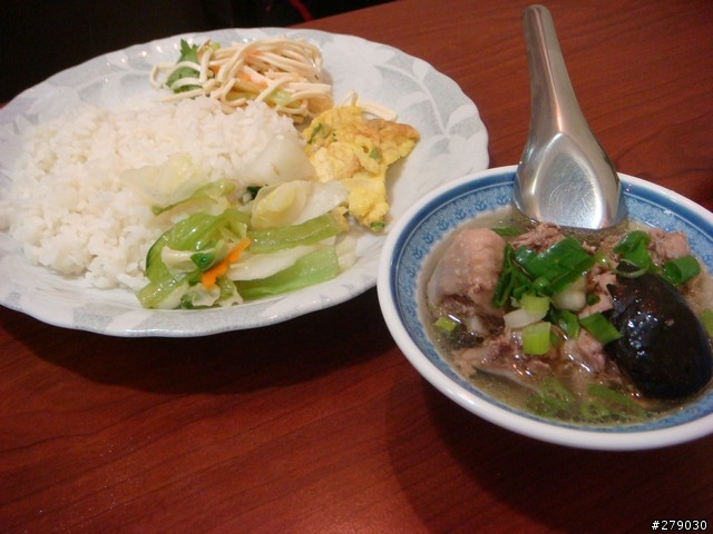 微風旁的平民美食 - 雲南小館哨子麵