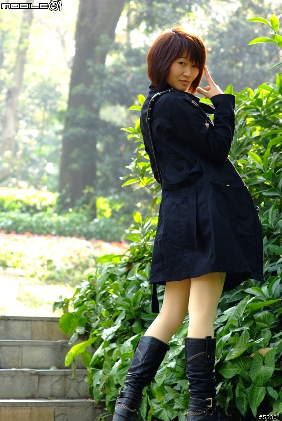 Fuji S5 Pro + Zeiss Planar 1.4/85 ZF