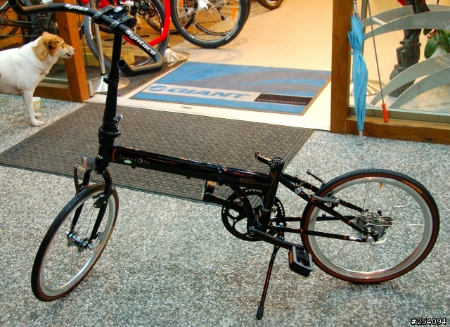 尋找心中的摺疊車-- DAHON 趕快長大讓我騎吧! (終於肯長大讓我騎一下了)