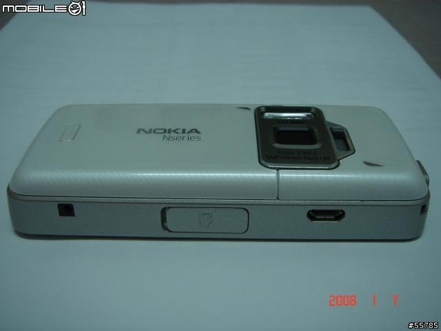 Titanium/White Nokia N82開箱快樂分享照