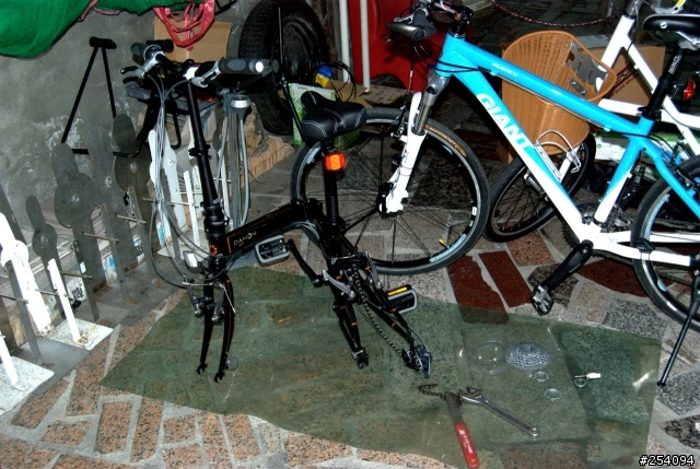 尋找心中的摺疊車-- DAHON 趕快長大讓我騎吧! (終於肯長大讓我騎一下了)