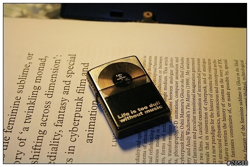 日版 Zippo: life is too dull without music