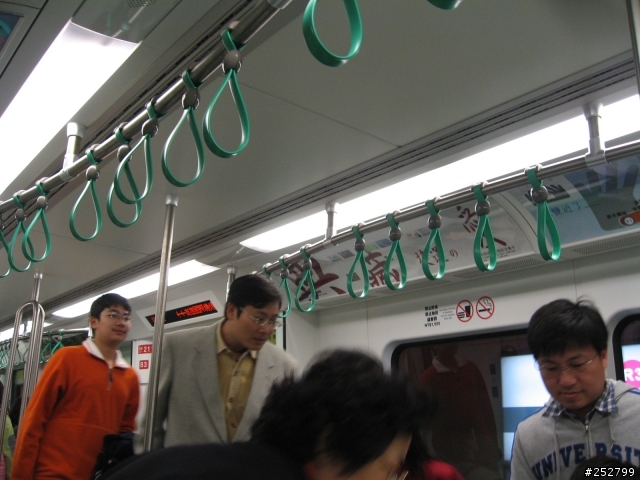 高雄捷運試乘,陪你過年