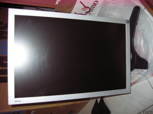 改裝benq 22吋 monitor於viewsonic 可旋轉氣壓腳架