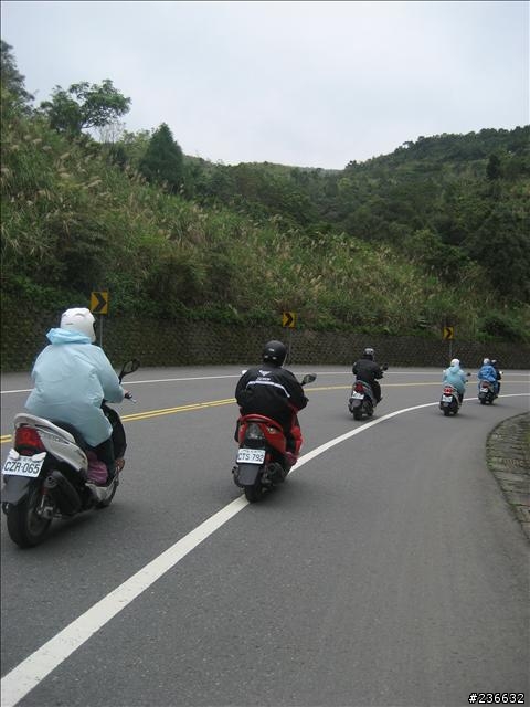 〃11人8台車瘋狂騎機車環島9日遊〃歐都邁兔台玩~!