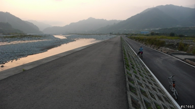 史上最短Off Road之我騎在河床上 - 谷關<>東勢