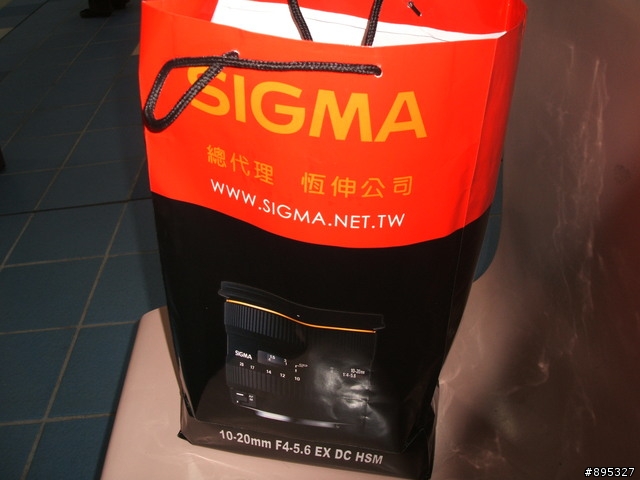 新手女生~ 終於買了 D80 囉!外加兩光開箱照