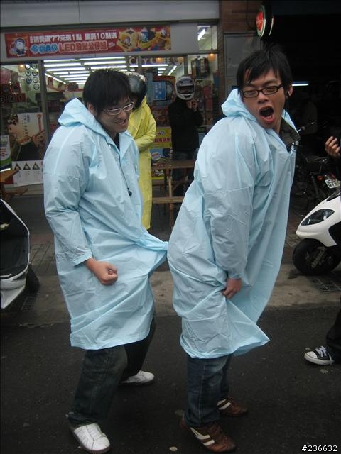 〃11人8台車瘋狂騎機車環島9日遊〃歐都邁兔台玩~!