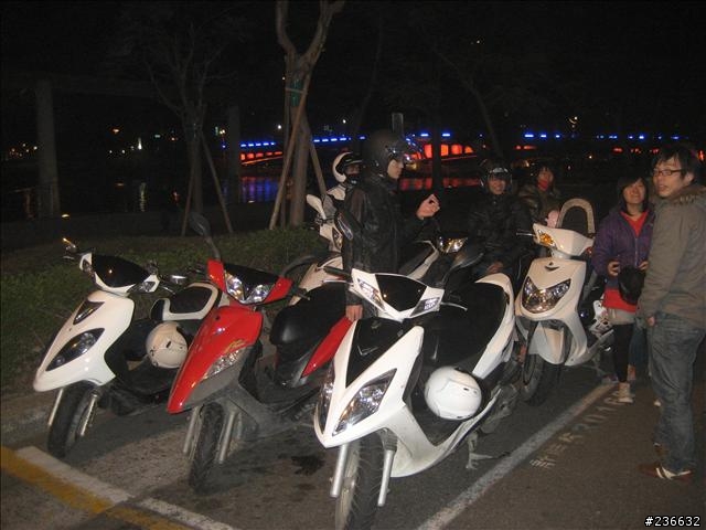 〃11人8台車瘋狂騎機車環島9日遊〃歐都邁兔台玩~!