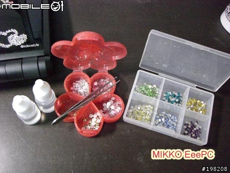 獨一無二鑲滿Swarovski 水晶鑽(Bling Bling風潮 Eee PC)