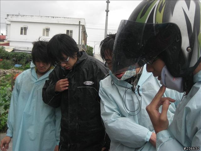 〃11人8台車瘋狂騎機車環島9日遊〃歐都邁兔台玩~!