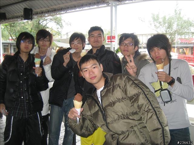 〃11人8台車瘋狂騎機車環島9日遊〃歐都邁兔台玩~!