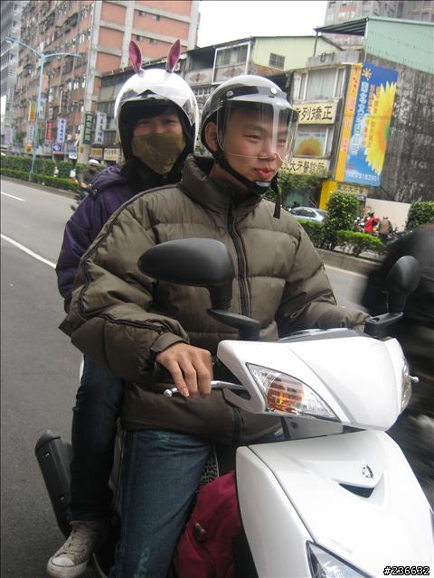 〃11人8台車瘋狂騎機車環島9日遊〃歐都邁兔台玩~!