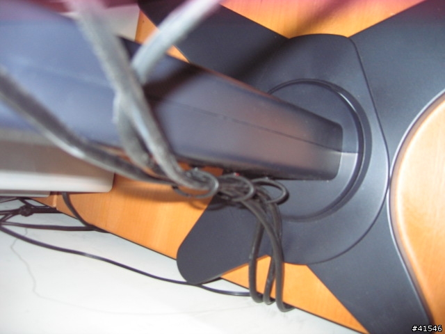 改裝benq 22吋 monitor於viewsonic 可旋轉氣壓腳架