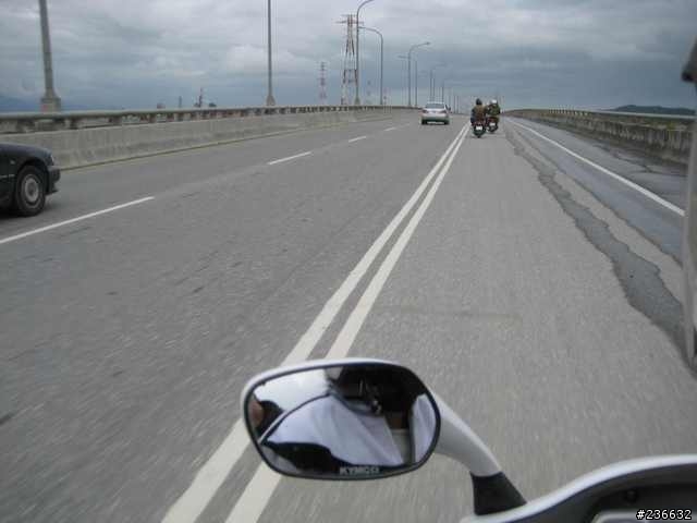 〃11人8台車瘋狂騎機車環島9日遊〃歐都邁兔台玩~!