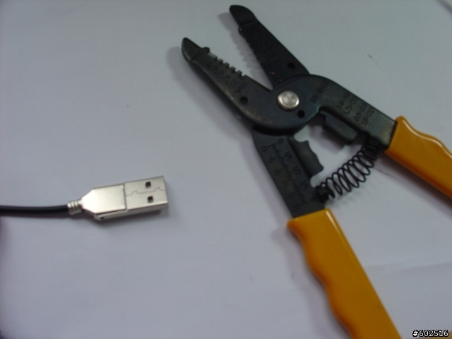 (分享)nuvi 200 USB 充電線 DIY 簡易改造方法,只充電無法傳輸檔案