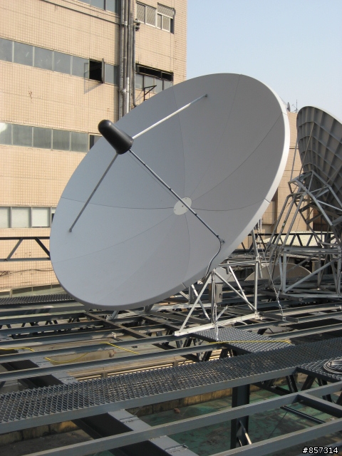 新日本無線電公司出品3.7m衛星天線施工
