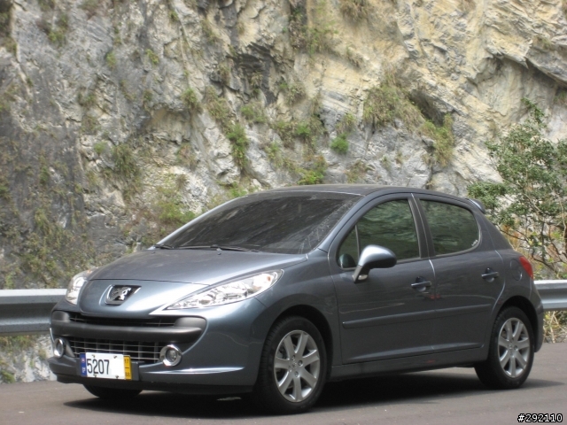 <分享> 我家女王的新玩具 Peugeot 207 sports 汽油版