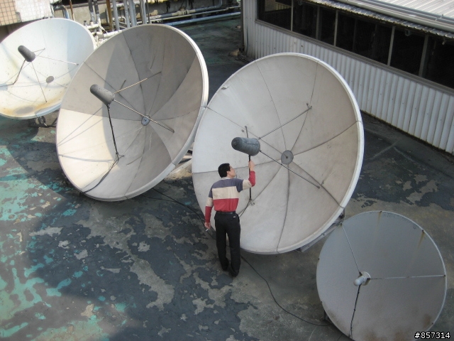 新日本無線電公司出品3.7m衛星天線施工