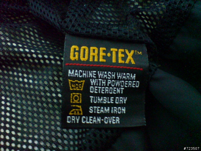 阿姨送我GORE-TEX外套??? 那是啥,能吃嗎