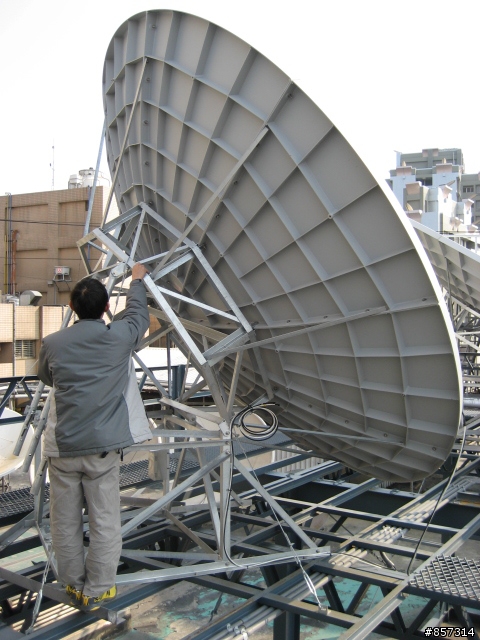 新日本無線電公司出品3.7m衛星天線施工