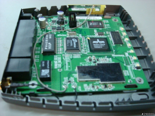 Motorola WR850G, 號稱跟linksys WRT54G v2 硬體相當