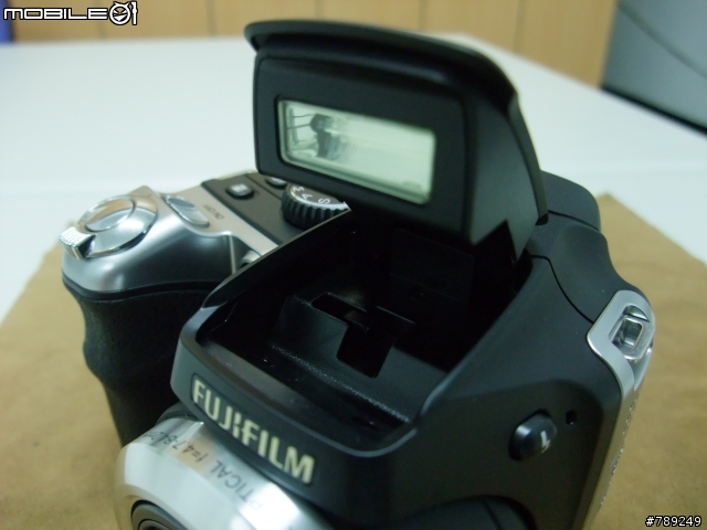 Fuji S8系列再進化~ S8100fd 小推一下吧!