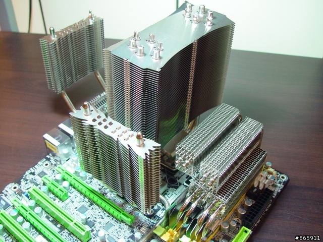 DFI UT X48-T2R與利民科技散熱套件發售前寫真~