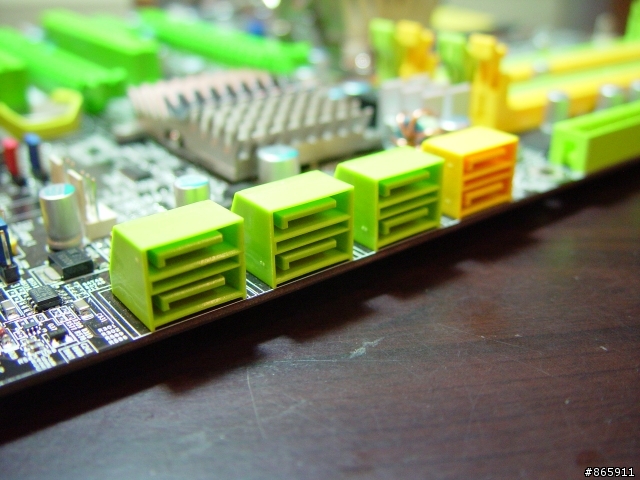 DFI UT X48-T2R與利民科技散熱套件發售前寫真~