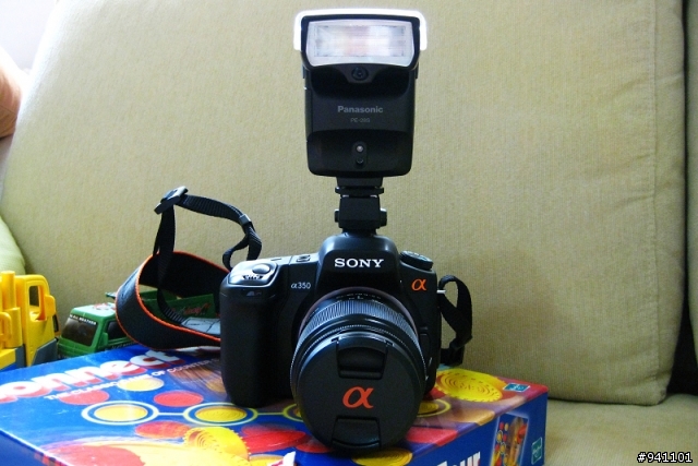 SONY 全系列DSLR 可用的高品質廉價小閃燈--Panasonic PE-28S + 熱靴轉換座