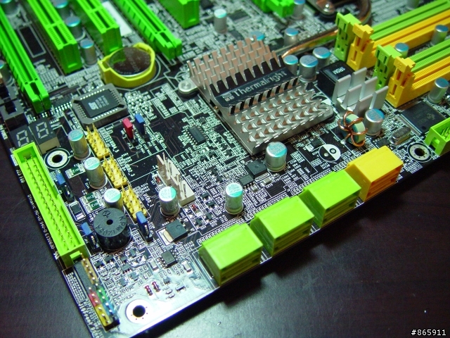 DFI UT X48-T2R與利民科技散熱套件發售前寫真~