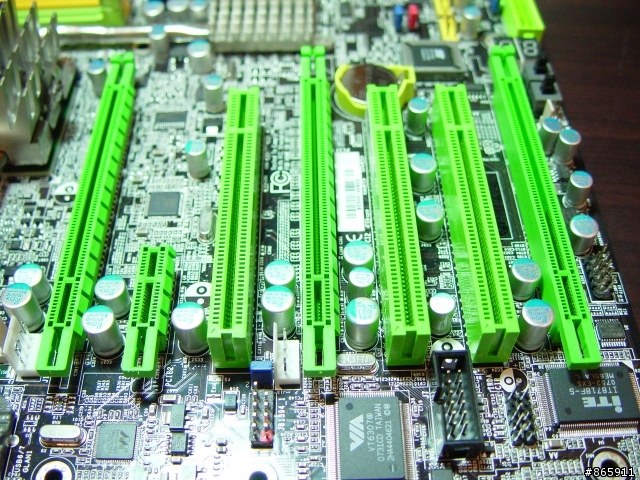 DFI UT X48-T2R與利民科技散熱套件發售前寫真~